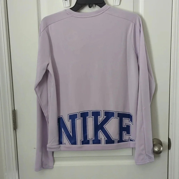 WOMEN'S Nike Dri-fit Swoosh Run Mid-Layer Top - Picture 2 of 9